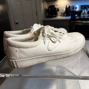 Tretorn Women’s Tennis Shoes 8.5 women’s